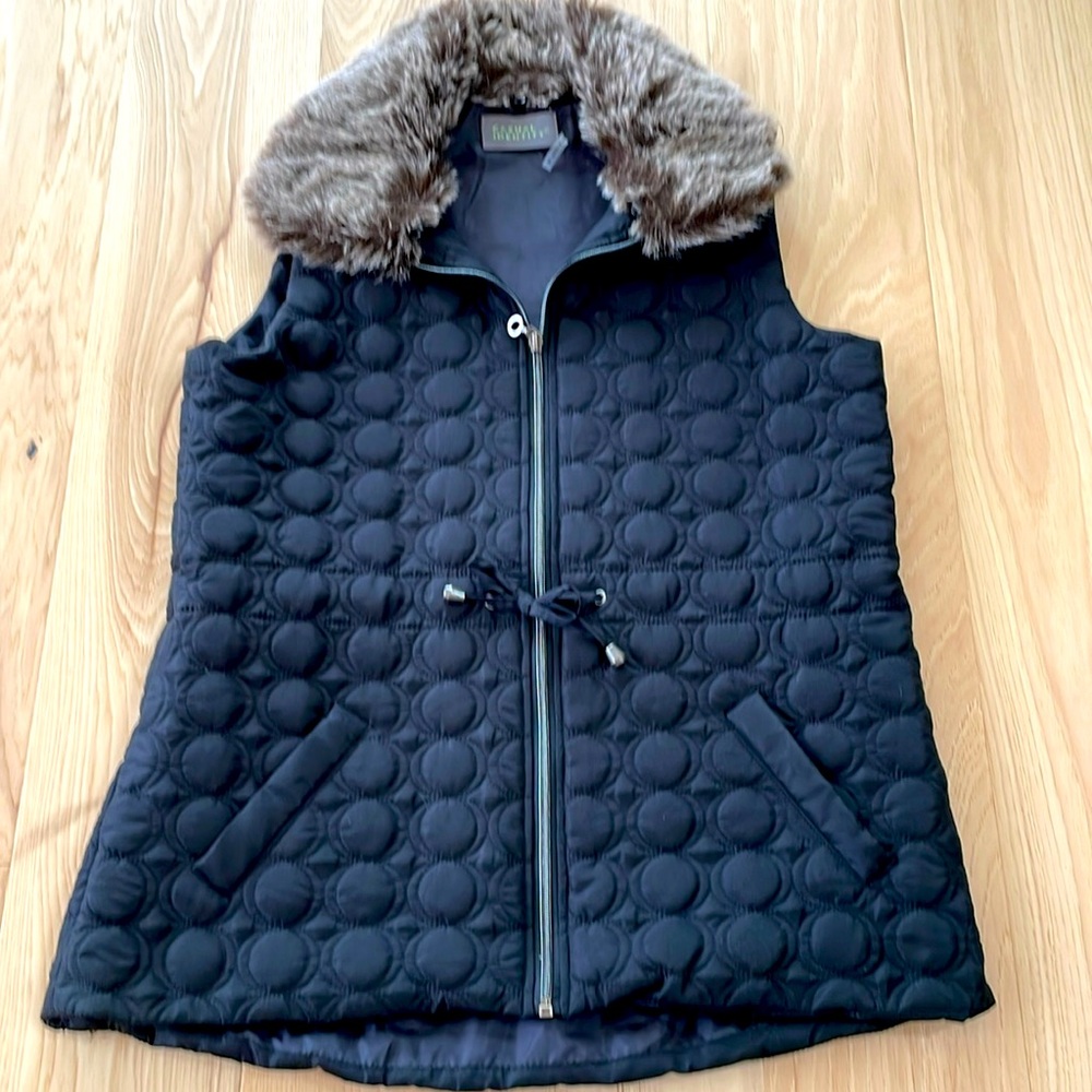 Casual Identity Women’s Black Puffer Vest Zip
Up Removable Faux Fur Collar - Med
